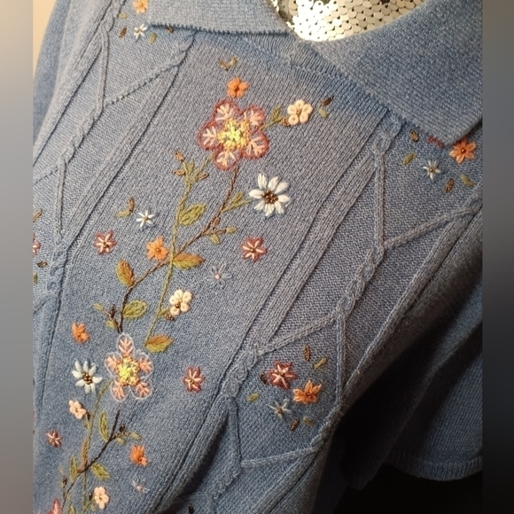 Alfred Dunner Embroidered Beaded Floral Short Sleeve Pastel Blue Collar Shirt - Picture 10 of 10